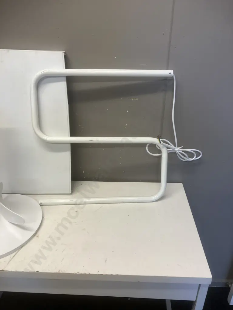 Pair of F&P Washing Machine Agitators, Lid & Arlec Wired Heated Towel Rail Image 1++