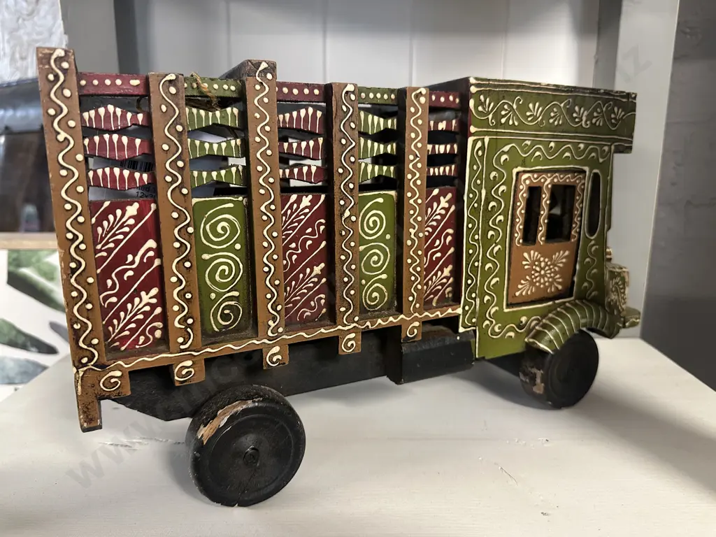 Paisley House Original Wooden Painted Toy Truck. H22 W38 D13cm Image 1++