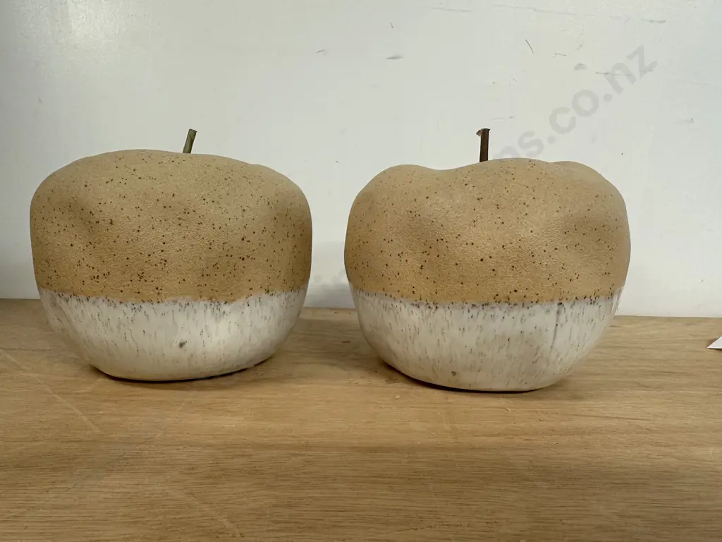 Pair Of Airlie Apple Clay/White Ornaments  Image 1++