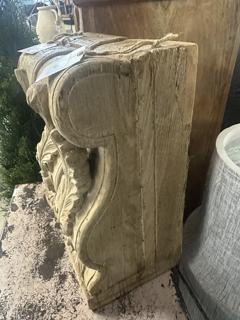 Pair of Wooden Corbel Brackets. 14 x 19 x 39cm Image 1++