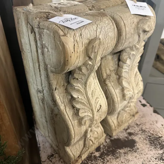 Pair of Wooden Corbel Brackets. 14 x 19 x 39cm