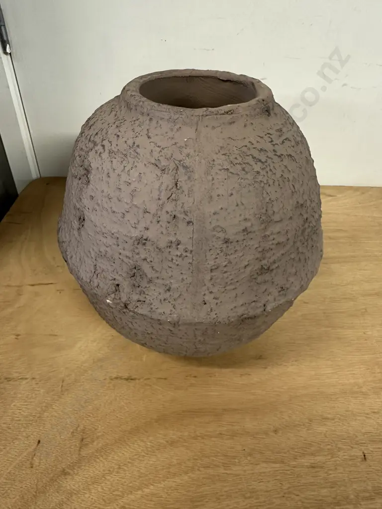 Round Luna Vase Textured Chocolate 25cm. Image 1++