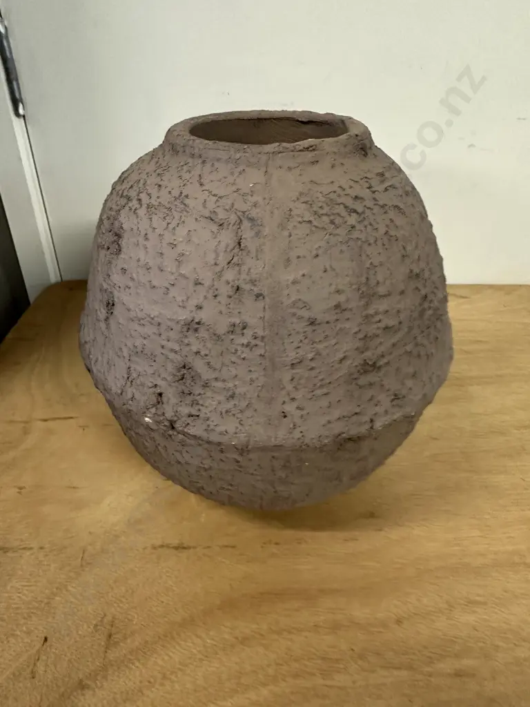 Round Luna Vase Textured Chocolate 25cm. Image 1++