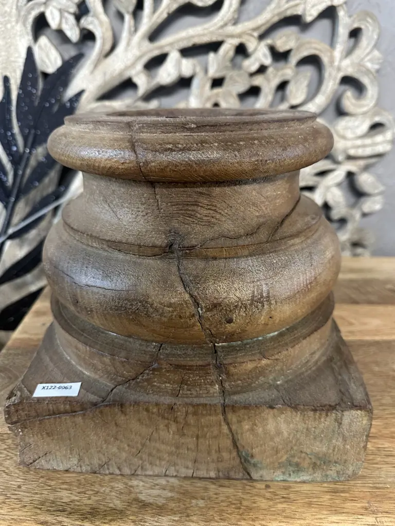 Large Wooden Candle Holder. 24.5 x 25.5cm Image 1++