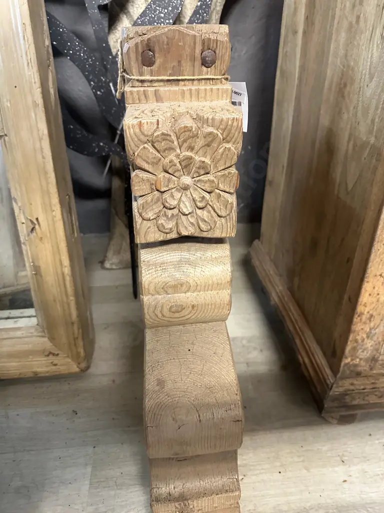 Wooden Corbel Bracket. 12 x 27 x 58cm Image 1++