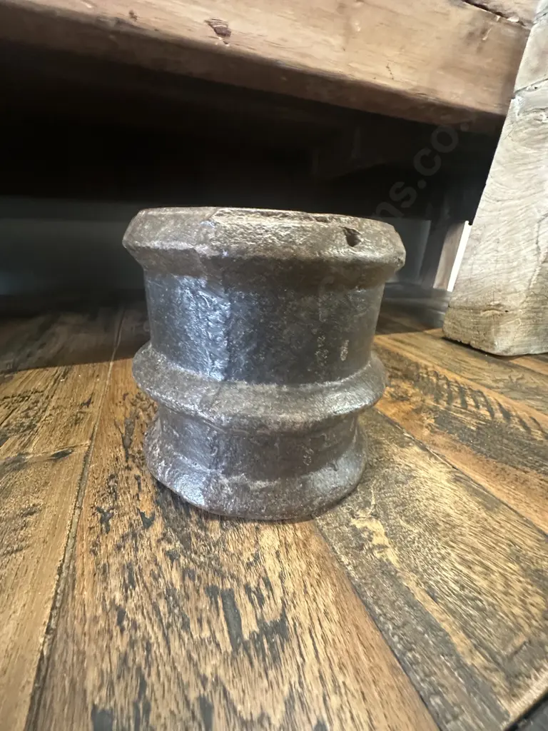 Vintage Iron Planter. 12 x 12.5cm Image 1++