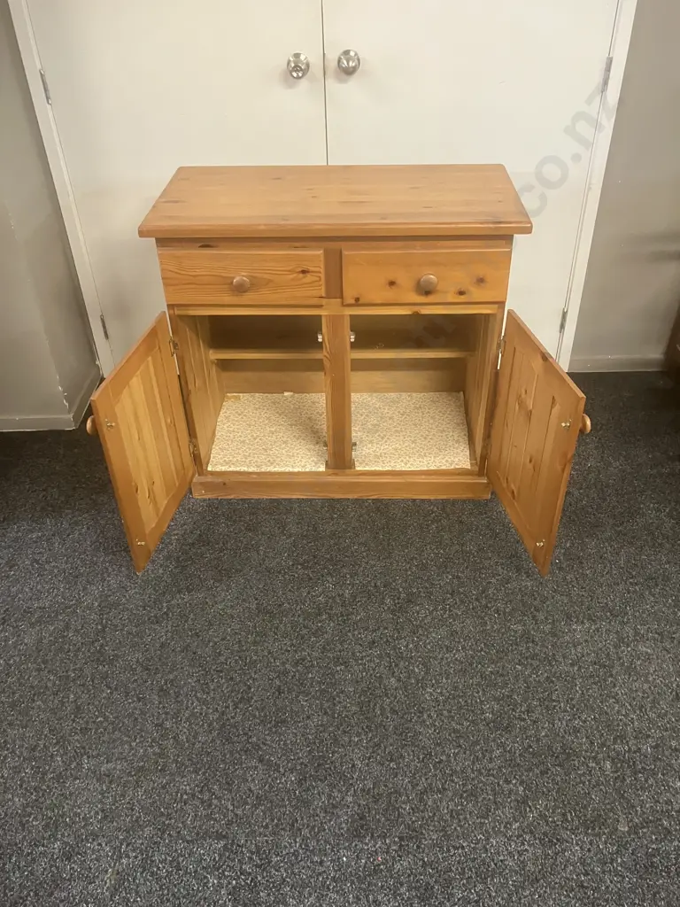 Pine Sideboard - 2 Drawer 2 Door. H84 W91.5 D46cm Image 1++