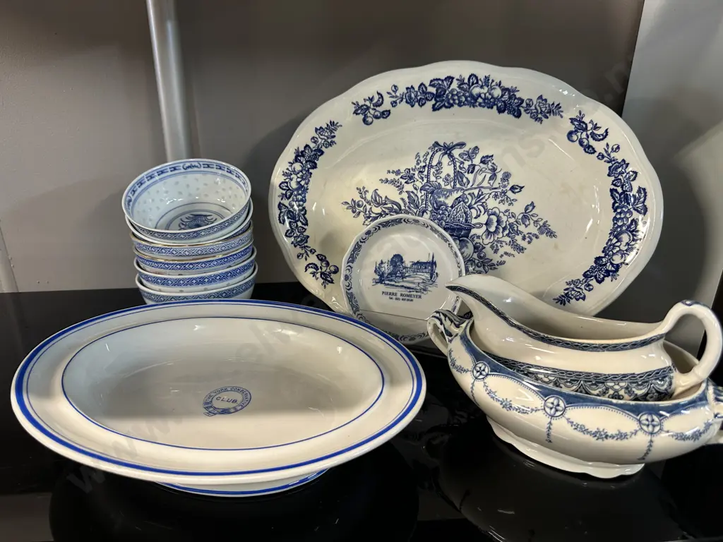 Selection Of Blue & White China Items Including Serving Dishes, Bowls Etc Image 1++