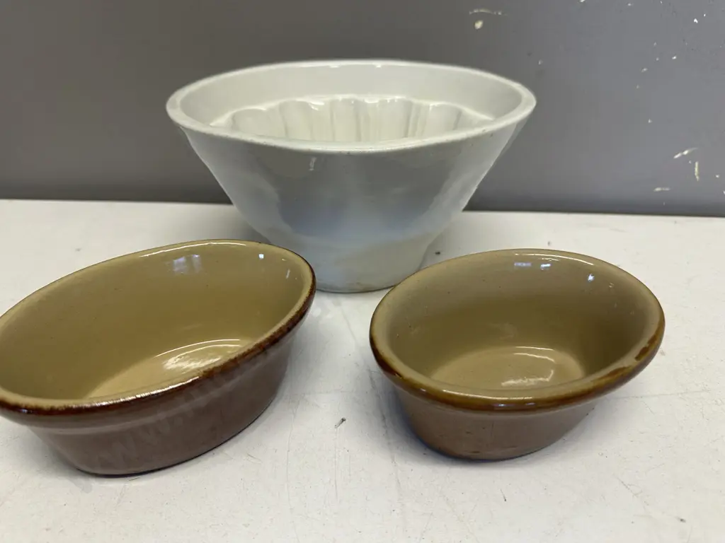 Vintage Jelly Mould & Pearsons Oval Stoneware Dishes Image 1++