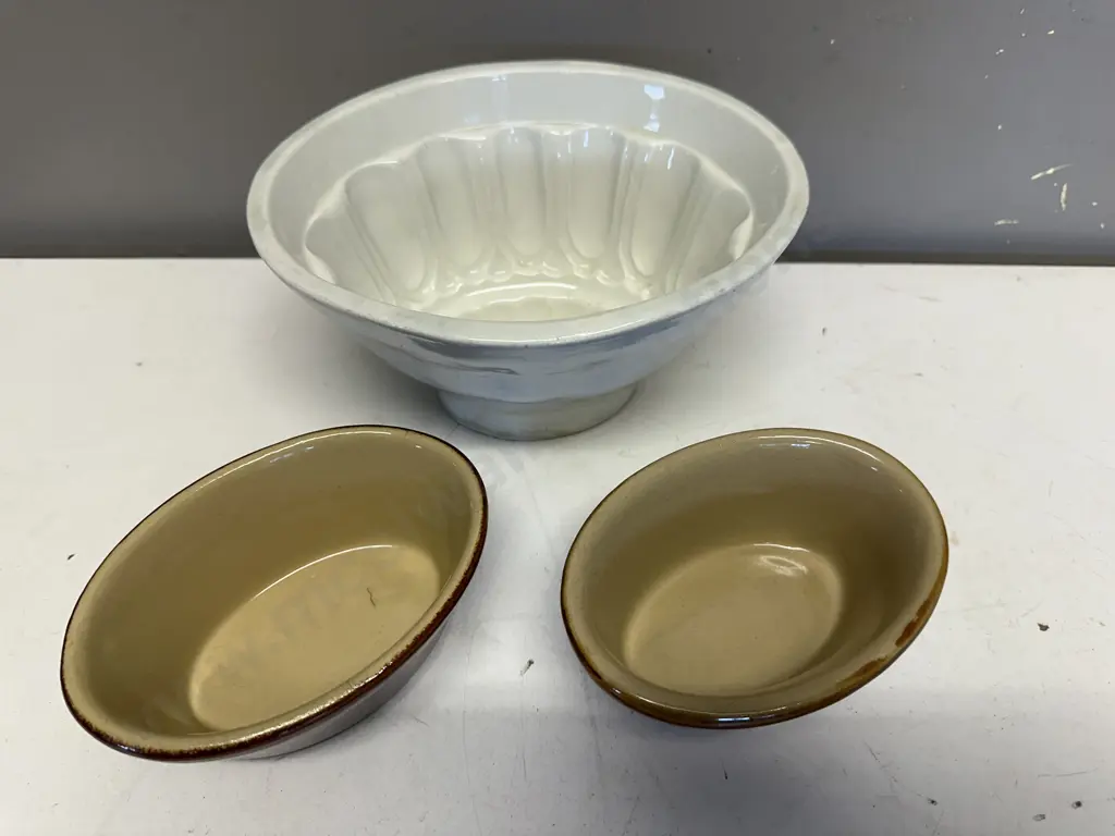 Vintage Jelly Mould & Pearsons Oval Stoneware Dishes Image 1++