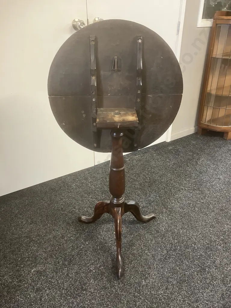 Antique Georgian Provincial Oak Tilt Top Tripod Table Image 1++