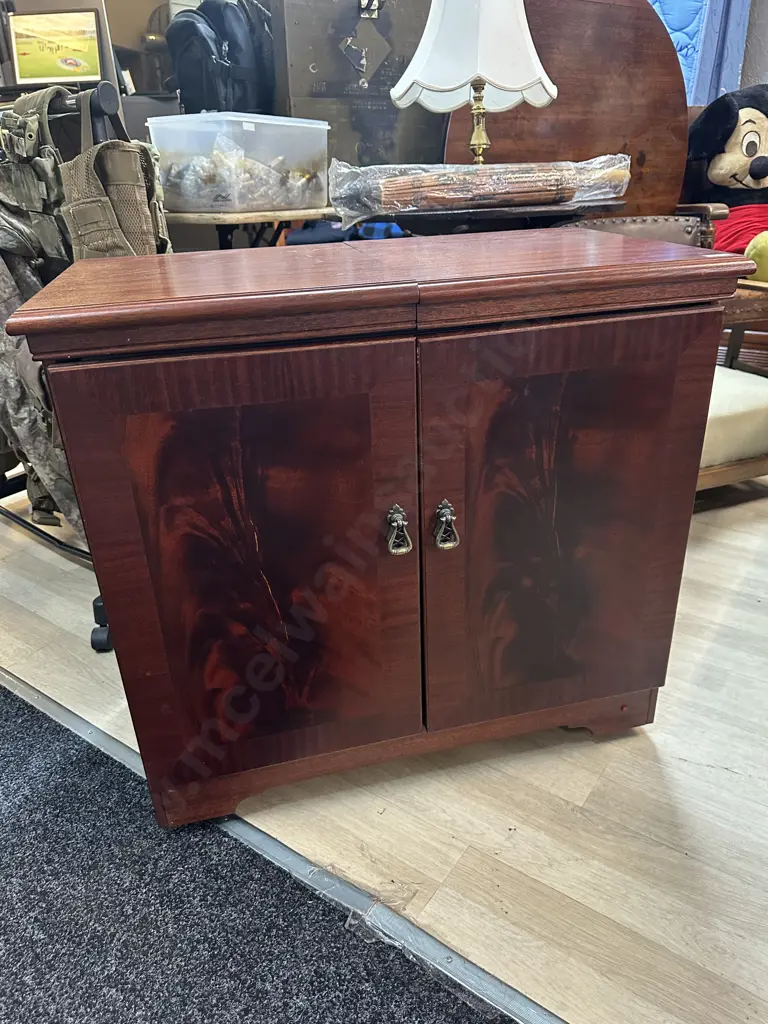 Philips Hostess In Mahogany Cabinetry Image 1++