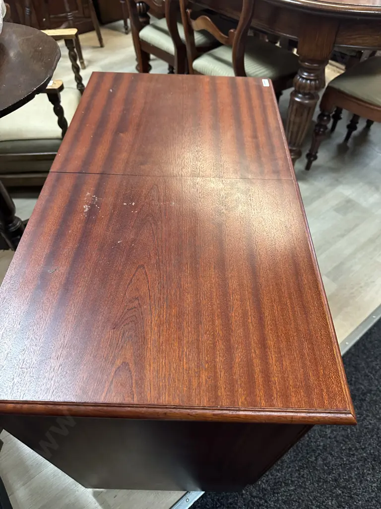 Philips Hostess In Mahogany Cabinetry Image 1++