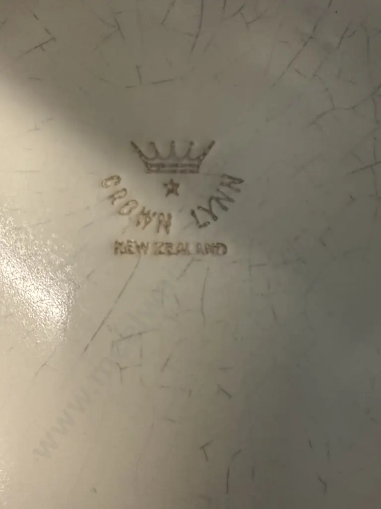 Crown Lynn Float Bowl H5,Dia19cm. Image 1++