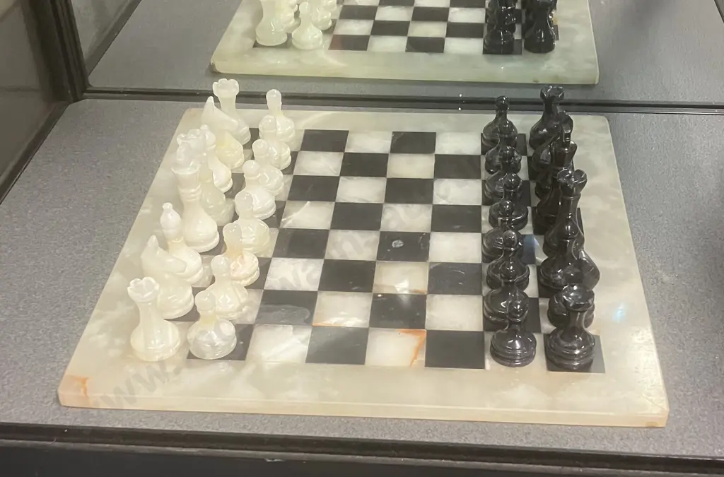 Handmade Vintage Black Onyx Marble Chess Set With Lined Storage Case, 8.5cm King, 40cm Chess Board (As Found Condition) Image 1++