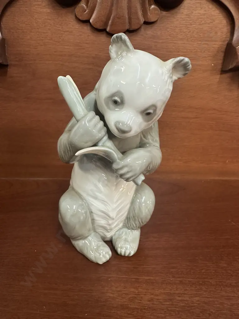 Nao Panda Figurine With Bamboo H17cm. Image 1++