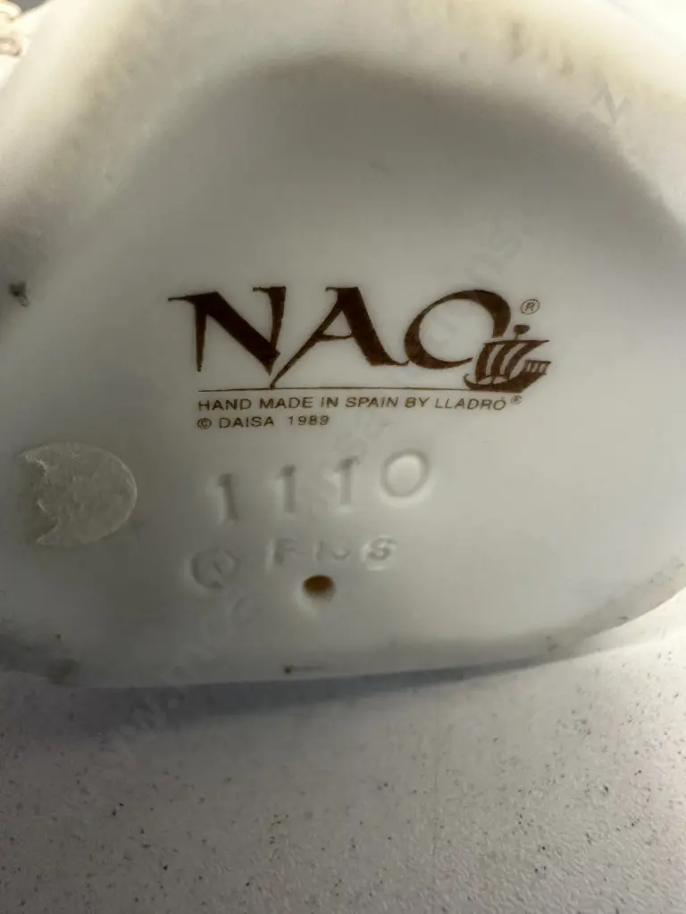 Nao Porcelain Figurine 'How Pretty' H22cm. Image 1++