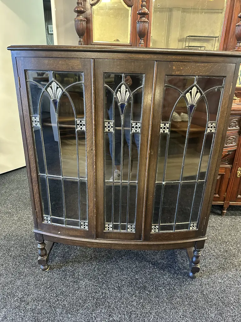 Art Nouveau Oak China Lead Light Display Cabinet. Two Door, Clear Textured Glass With Dark Blue Motifs. H123,W 98,D38cm. Image 1++