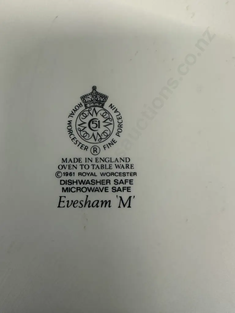 Royal Worcester Evesham Gold Flan/Quiche Dish Dia35cm. Image 1++