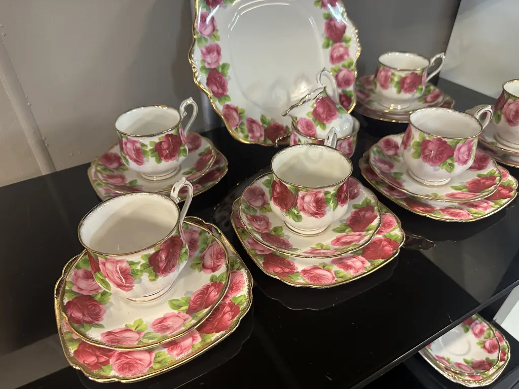 Royal Albert 'Old English Roses' 21 Piece Tea Set Image 1++