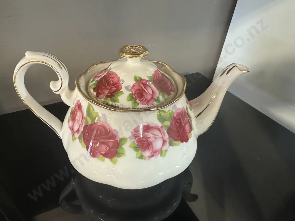 Royal Albert 'Old English Rose' Teapot H13.5cm. Image 1++