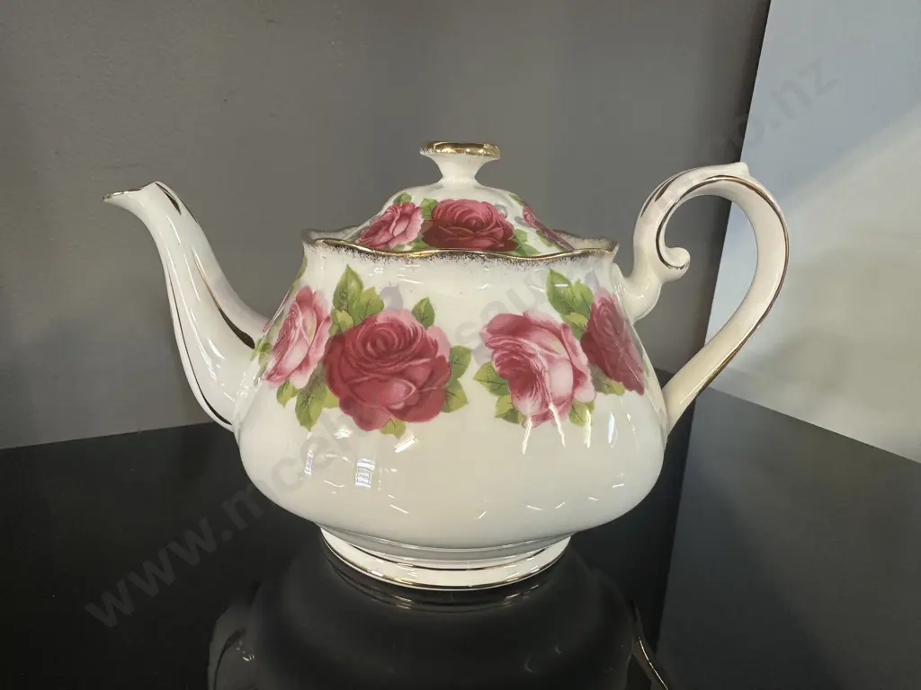 Royal Albert 'Old English Rose' Teapot H13.5cm. Image 1++