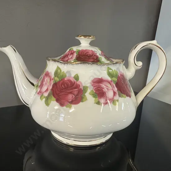 Royal Albert 'Old English Rose' Teapot H13.5cm.