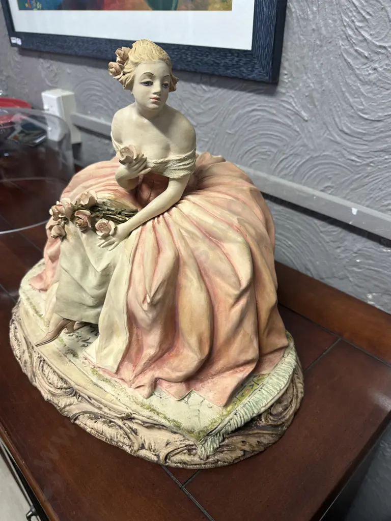 Italian Cacciapuoti Lady Sitting Figurine H31,W43cm. Image 1++