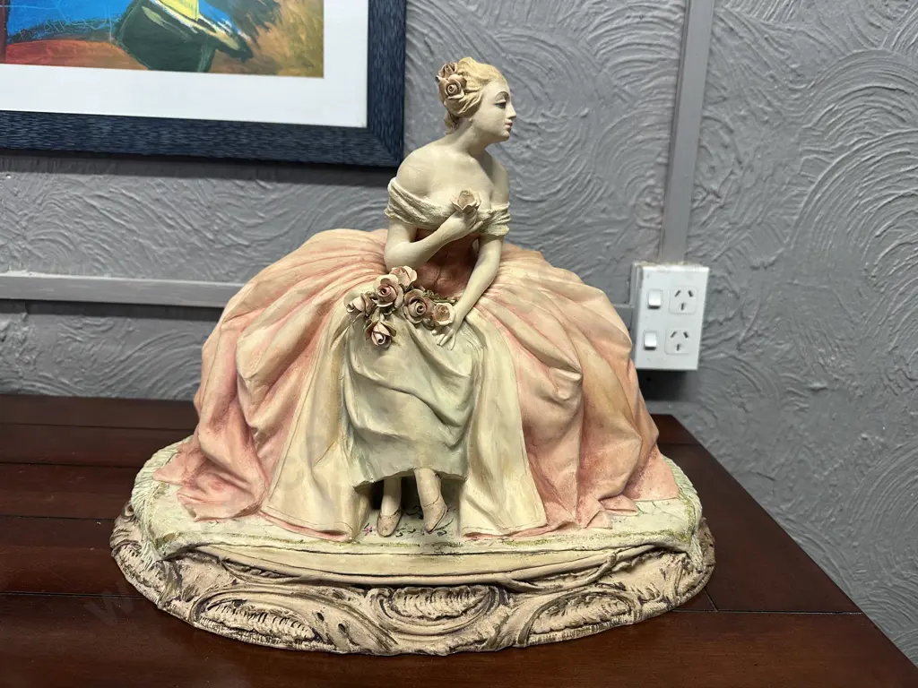 Italian Cacciapuoti Lady Sitting Figurine H31,W43cm. Image 1++