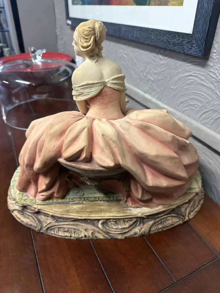 Italian Cacciapuoti Lady Sitting Figurine H31,W43cm. Image 1++