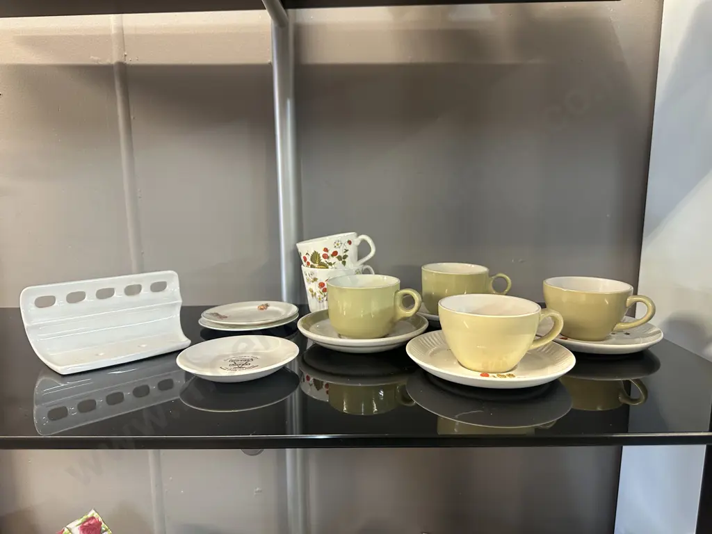 Selection Of Crown Lynn Items Including Duos, Tooth Brush Holder Etc Image 1++