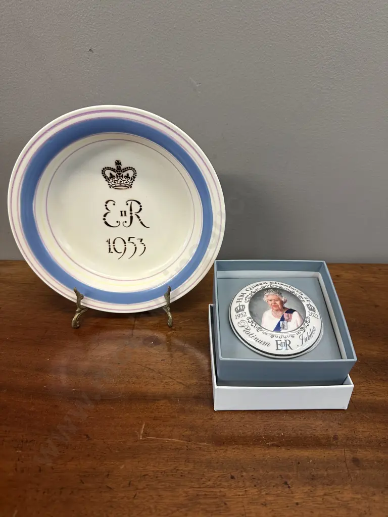 Queen Elizabeth II Royalty Items Including Trinket Dish & Poole Plate Image 1++