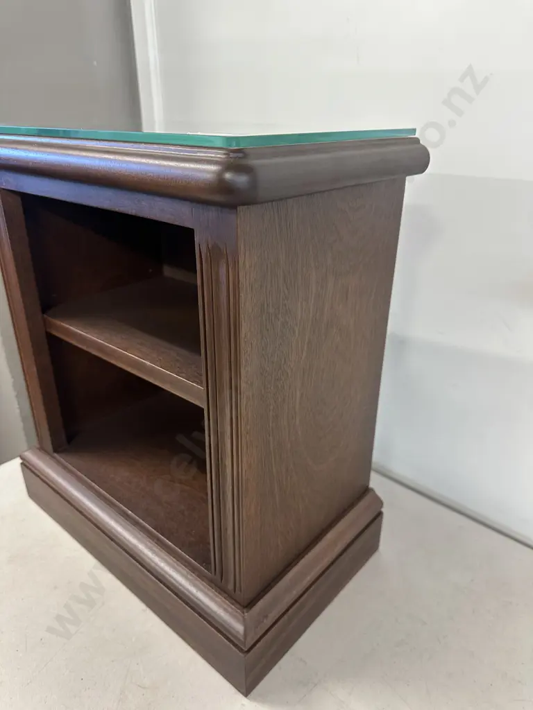 Small Mahogany Two Tier Shelf Unit With Glass Protector Top H47,W40,D23cm. Image 1++