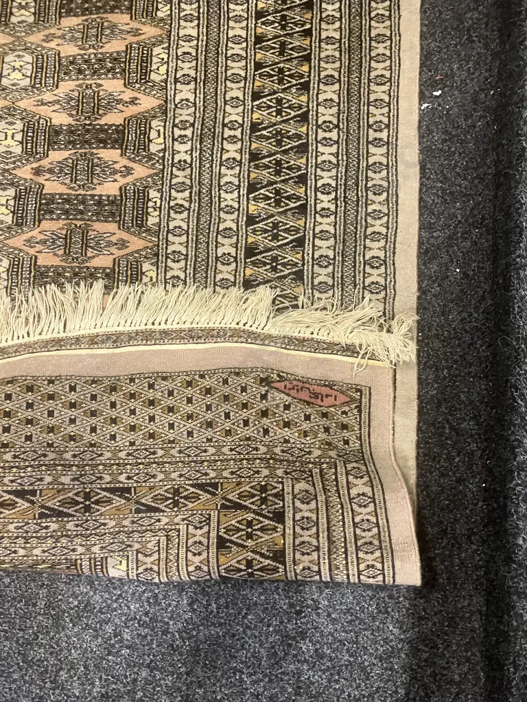 Pakistan Hand Knotted Woolen Carpet - 189cm x 121cm Image 1++