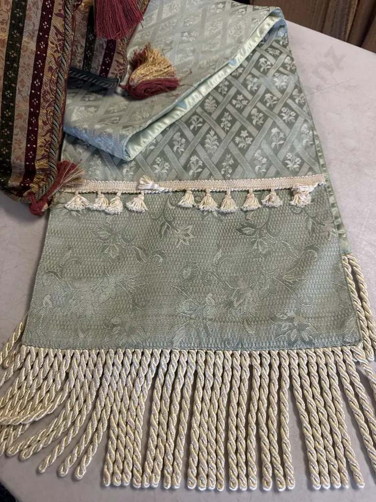 Spearmint & Cream Table Runner & Pair Of Rectangular Cushions Image 1++