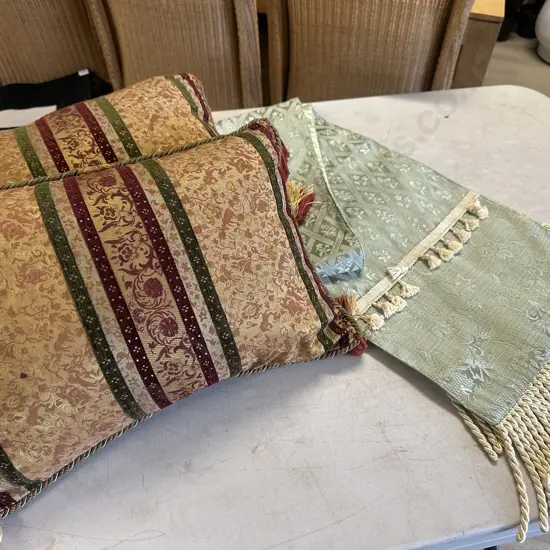 Spearmint & Cream Table Runner & Pair Of Rectangular Cushions