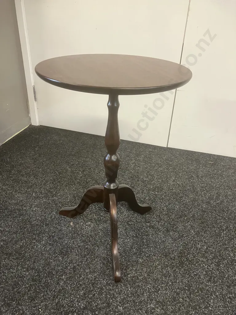 Pedestal Lamp Side Table. 56.5 x 38cm Image 1++