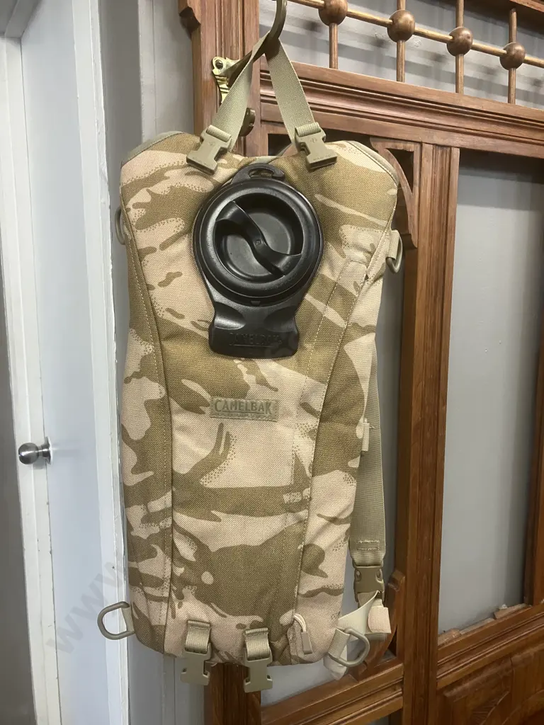 CamelBak Maximum Gear 2L 70oz Desert Camo Water Hydration Pack With Bladder Image 1++