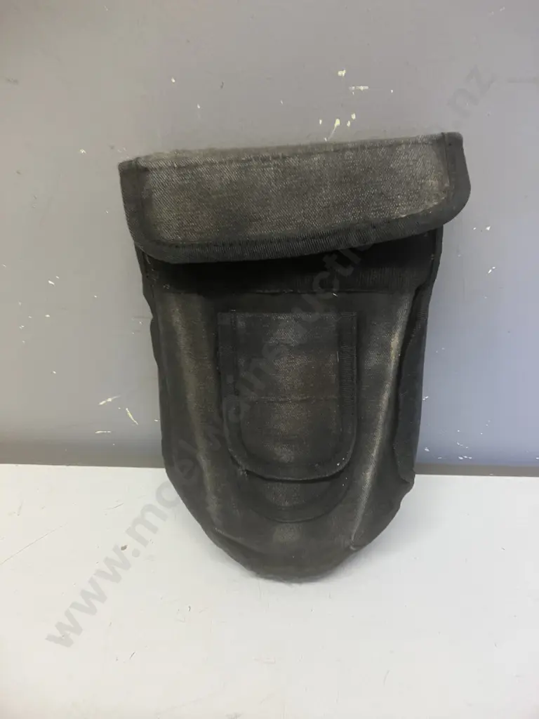 Fiskars Foldable Shovel With Cordura Pouch With Belt Loops Image 1++