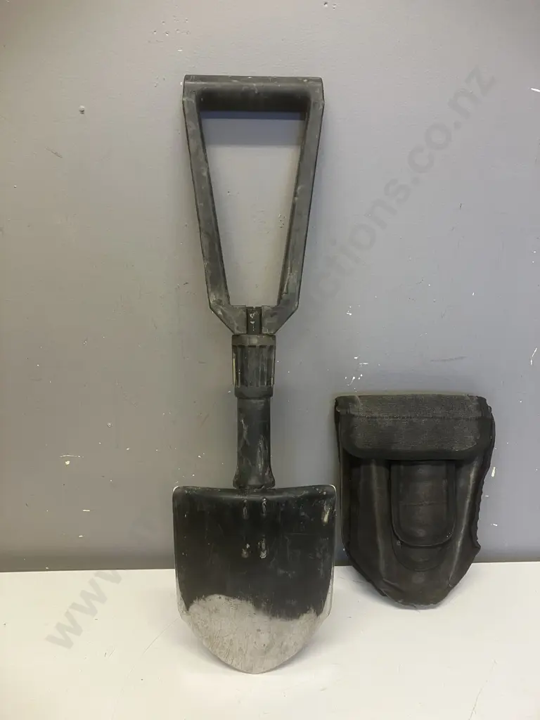 Fiskars Foldable Shovel With Cordura Pouch With Belt Loops Image 1++