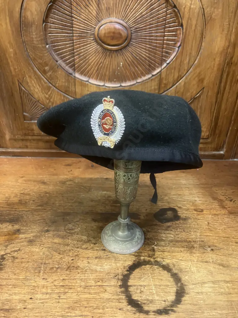 Royal New Zealand Infantry Regiment Corps Badge & Black Beret Image 1++