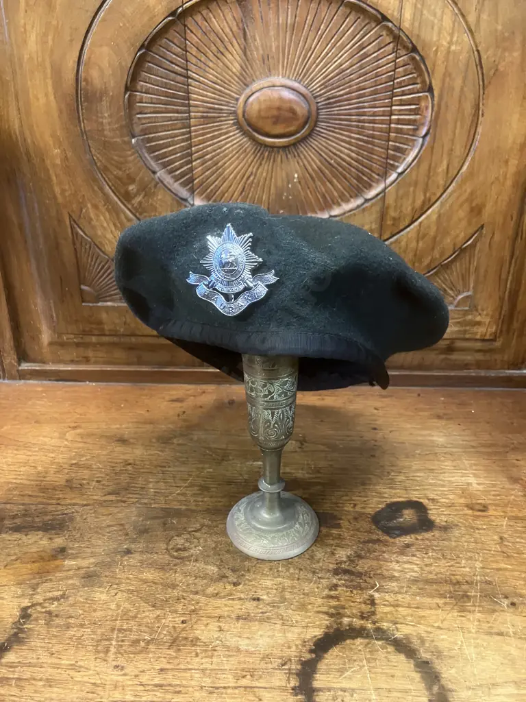 6th Hauraki Regiment Corps Badge & Green Beret Image 1++