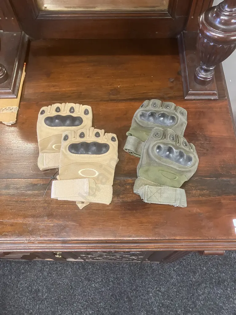 Oakley Fingerless Gloves x 2 Pair Image 1++