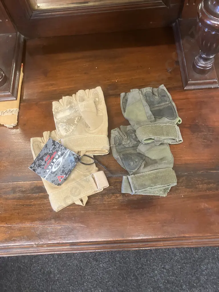 Oakley Fingerless Gloves x 2 Pair Image 1++