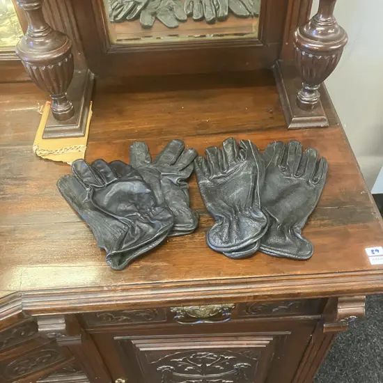 Lynn River Black Gloves x 2 Pair Size XXL & Size L