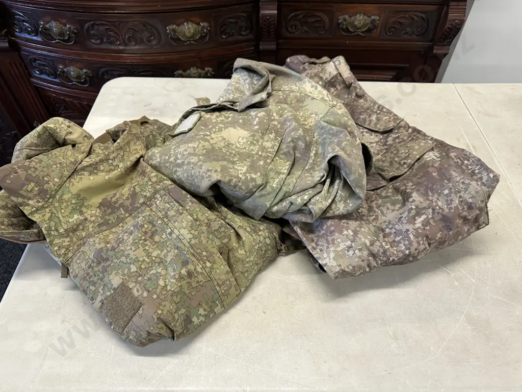 New Zealand Army Defence Force Multi-Terrain Camouflage Uniform Field Shirt, Wet Weather Pants & Jacket. Image 1++