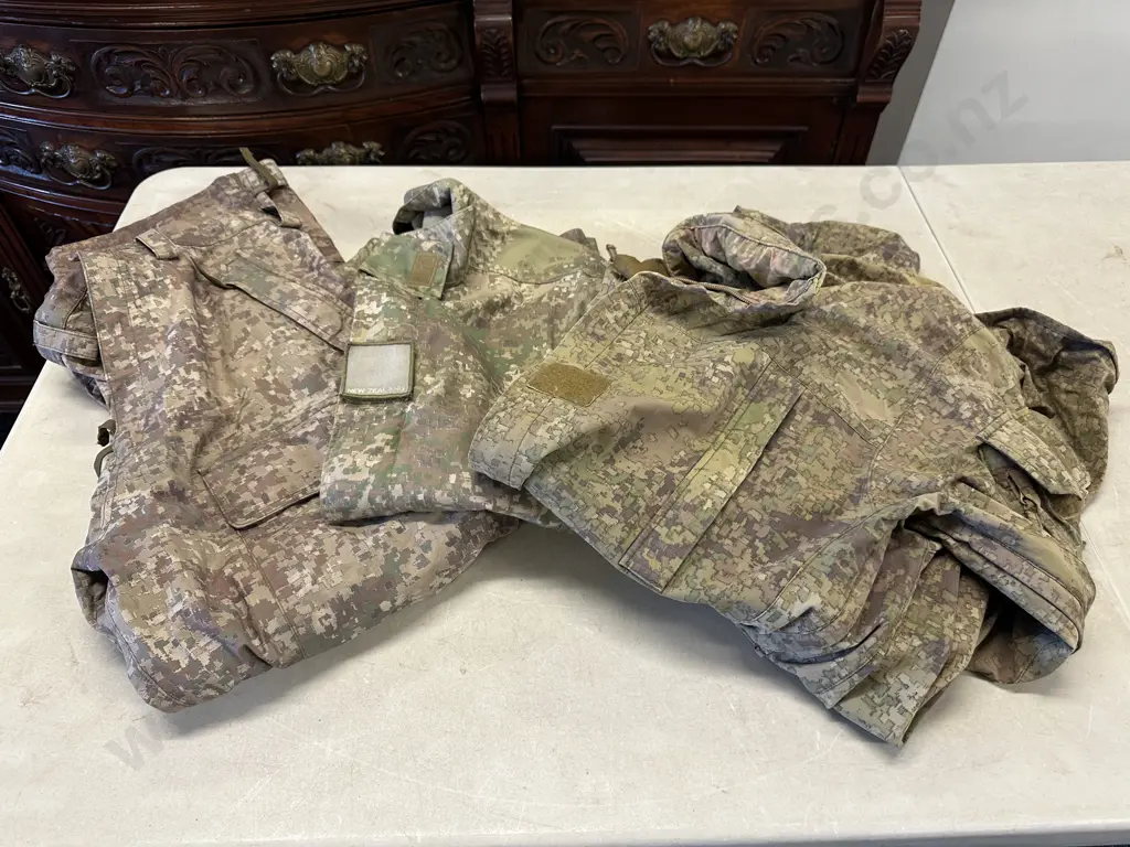 New Zealand Army Defence Force Multi-Terrain Camouflage Uniform Field Shirt, Wet Weather Pants & Jacket. Image 1++