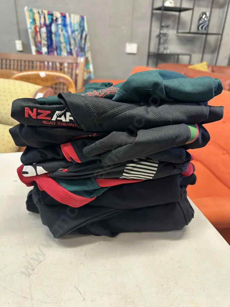 Selection Of Royal New Zealand Army Infantry Clothing Image 1++