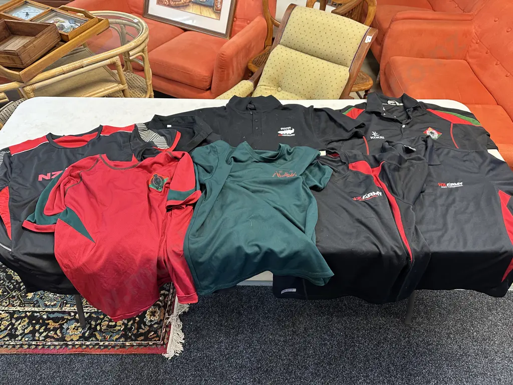 Selection Of Royal New Zealand Army Infantry Clothing Image 1++