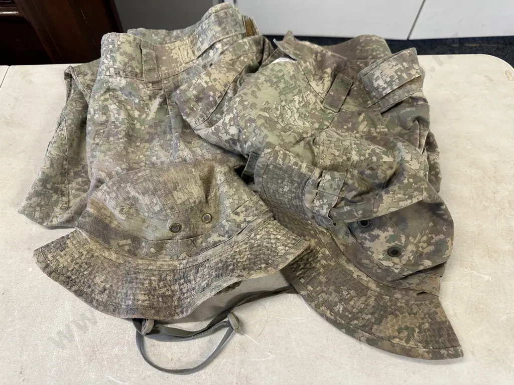 New Zealand Army Defence Force Multi-Terrain Camouflage Uniform Pants x2 & Hats x2 Image 1++